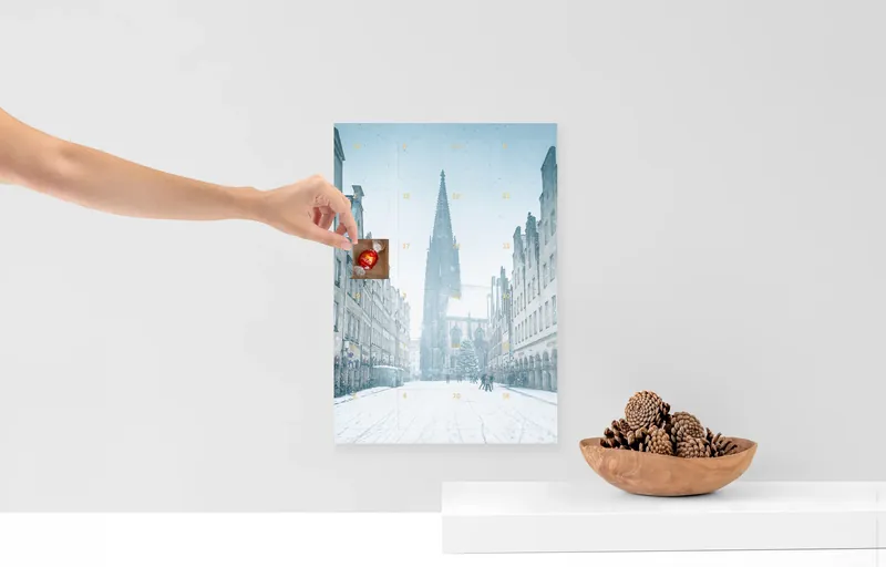 Foto-Adventskalender mit dem Motiv Prinzipalmarkt im Winter an der Wand