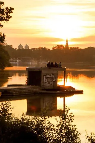 Jorge-Pardo-Pier im Abendgold – Münster-Motiv von Anna Hünker