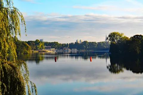 Aasee mit Blick zum Dom – Münster-Motiv von Birgit Leimann