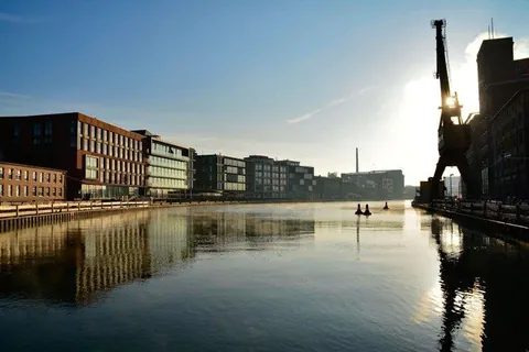 Stadthafen im Gegenlicht – Münster-Motiv von Birgit Leimann