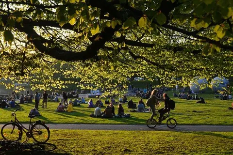 Sommer auf der Aaseewiese – Münster-Motiv von Birgit Leimann
