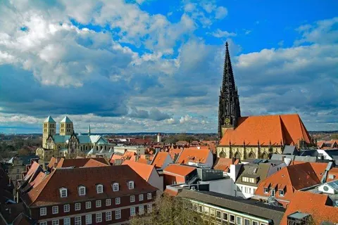 Lamberti über den Dächern – Münster-Motiv von Birgit Leimann