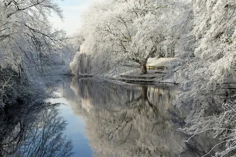 Schlossgarten im Raureif – Münster-Motiv von Birgit Leimann