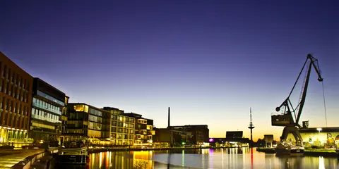 Kran und Turm bei Nacht – Münster-Motiv von Jonas Hofmann