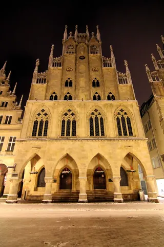 Historisches Rathaus bei Nacht – Münster-Motiv von Mike Schmitz