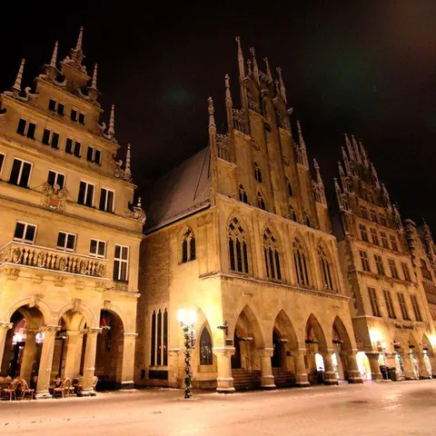 Rathausgiebel in der Winternacht – Münster-Motiv von Mike Schmitz
