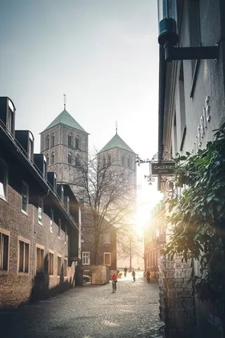 Gasse mit Blick zum Dom – Münster-Motiv von Sascha Talke