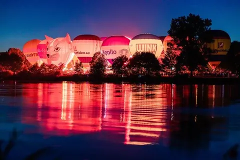 Leuchtende Ballons am Aasee – Münster-Motiv von Sascha Talke