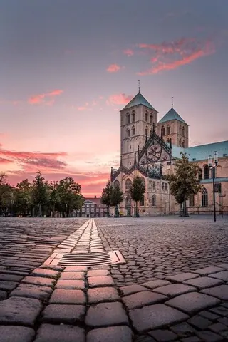 Pflasterweg zum Dom – Münster-Motiv von Sascha Talke