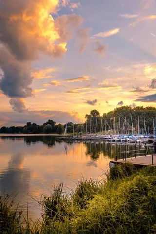 Segelboote am Aasee bei Sonnenuntergang – Münster-Motiv von Sascha Talke