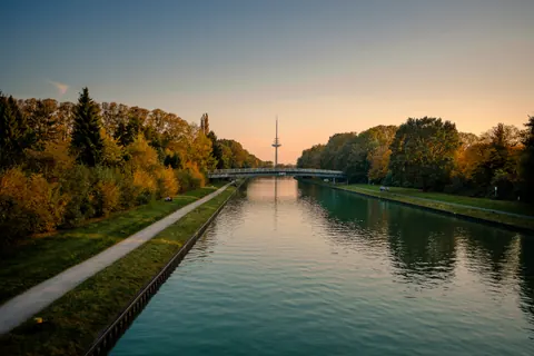 Kanal mit Fernmeldeturm – Münster-Motiv von Sascha Talke