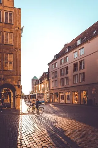 Radfahrer im Gegenlicht – Münster-Motiv von Sascha Talke