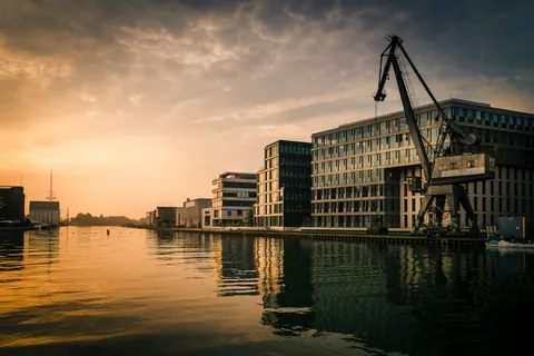 Kran am Hafenbecken – Münster-Motiv von Sascha Talke