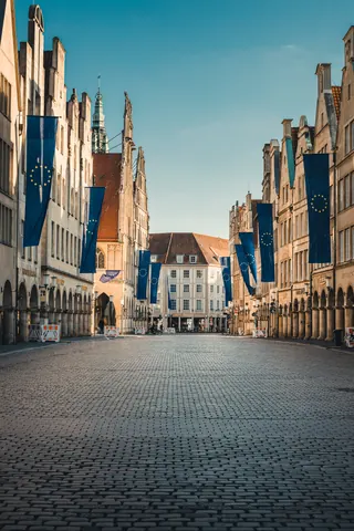 Prinzipalmarkt mit Fahnen – Münster-Motiv von Sascha Talke