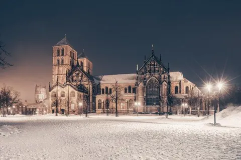 Verschneiter Domplatz bei Nacht – Münster-Motiv von Sascha Talke
