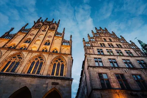 Rathaus und Stadtweinhaus von unten – Münster-Motiv von Sascha Talke