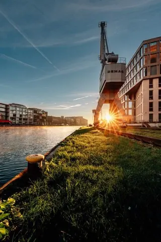 Hafenkran mit Sonnenstern – Münster-Motiv von Sascha Talke