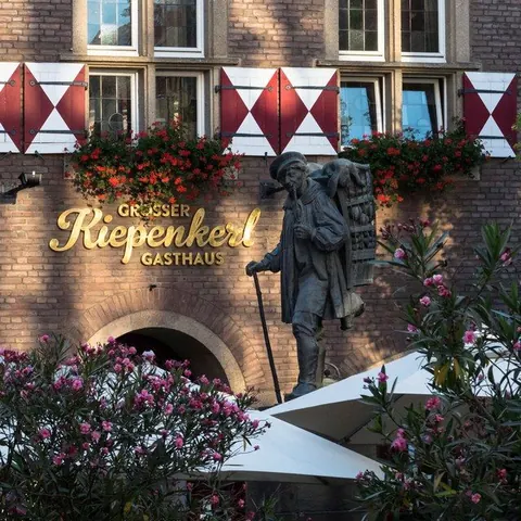 Kiepenkerl vor dem Gasthaus – Münster-Motiv von Thomas Baro