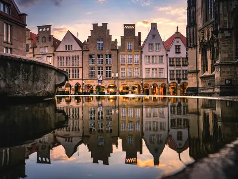 Reflexionen im Lambertibrunnen – Münster-Motiv von Thomas Branse