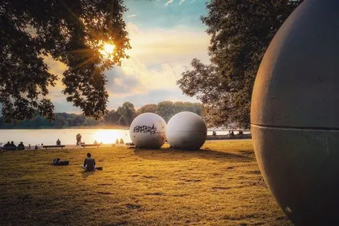 Sommer an den Aaseekugeln – Münster-Motiv von Thomas Branse