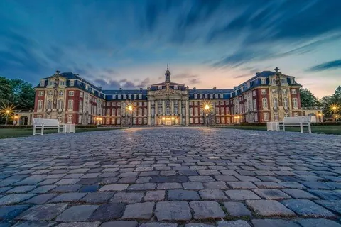 Schlossplatz in der blauen Stunde – Münster-Motiv von Thomas Branse