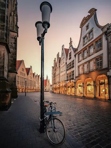 St. Lamberti hinter den Giebeln – Münster-Motiv von Thomas Branse