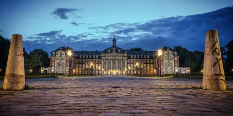 Schloss zwischen zwei Pollern – Münster-Motiv von Thomas Branse