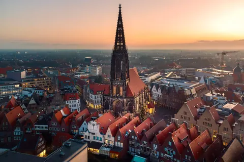 St. Lamberti über den Dächern – Münster-Motiv von Thomas Branse