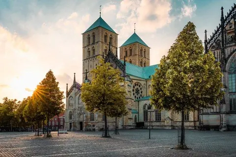 Dom zwischen zwei Bäumen – Münster-Motiv von Thomas Branse