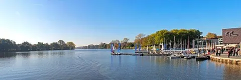 Aasee-Panorama am Bootsverleih – Münster-Motiv von Wolfgang Nietan
