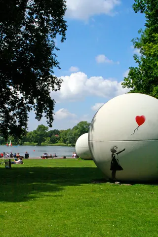 Herz auf der Aaseekugel – Münster-Motiv von Wolfgang Nietan