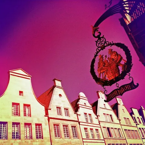 Stuhlmacher in Magenta – Münster-Motiv von Wolfgang Nietan