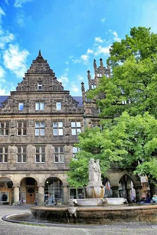 Lambertibrunnen im Sommer – Münster-Motiv von Wolfgang Nietan