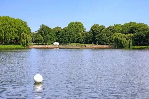 Aaseekugel auf dem See – Münster-Motiv von Wolfgang Nietan