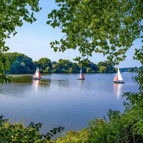 Segeln auf dem Aasee – Münster-Motiv von Wolfgang Nietan