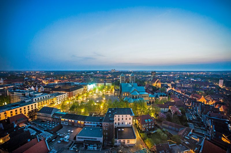 Altstadt und Domplatz in Münster von oben zur blauen Stunde – Münsterbild als Wandbild bei JALES – feine Motive