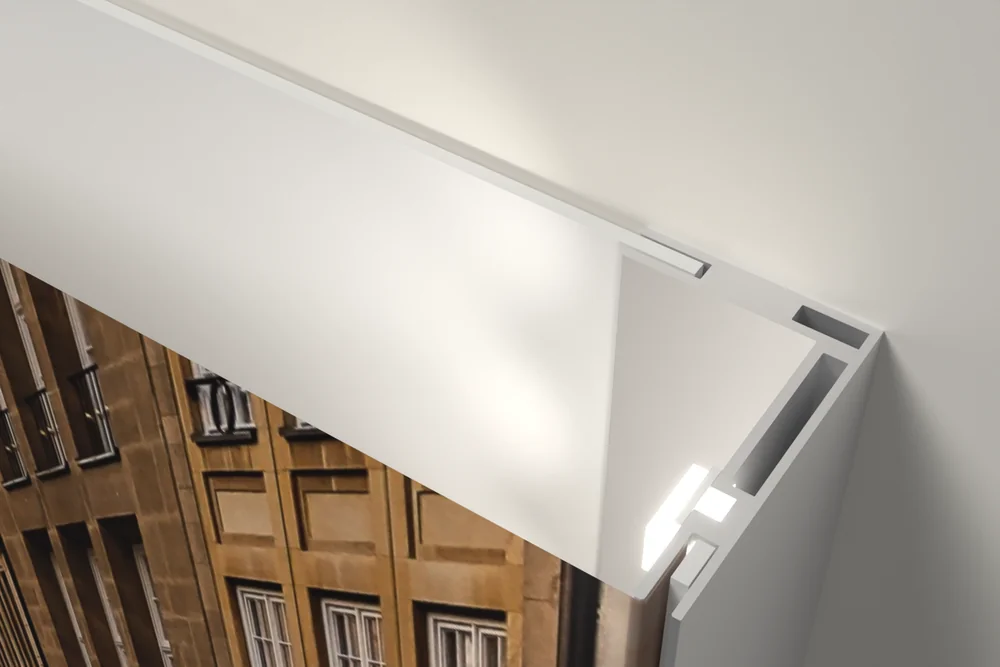 Visualisierung: Schnitt durch ein 65-mm-Leuchtbild, die LED-Leiste im Seitenprofil strahlt seitlich ein